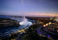 Niagarafälle aus dem Panoramarestaurant heraus aufgenommen
