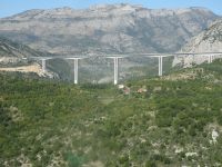 Autobahnbrücke ohne Regen