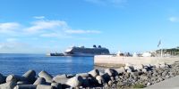 Tag 6 Blick auf Kreuzfahrtschiff am Hafen von Funchal 