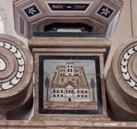 Detailarbeit in Marmor am Altar der Kirche San Francesco, Gerace 