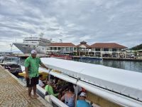 Raiatea, Umstieg aufs Ausflugsboot