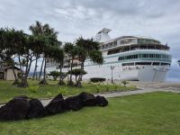 die Paul Gauguin im Hafen von Uturoa auf Raiatea