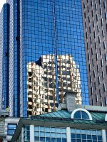 Fassaden spiegeln sich in den Hochhäusern von Boston