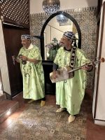 musikalischer Empfang im Restaurant Dar Al Baraka