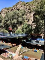 Cafe am Ufer / im Ourikafluss