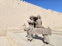 Chiva - Statue Jungs beim Melonenessen