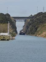 Frachtschiff im Kanal