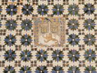 Königliches Wappen in der Kachelarbeit