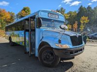 Schulbus im Omega Wildpark