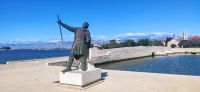 02-50 Nin, Denkmal des Fürsten Branimir - ihm verdankt Kroatien seine erste Anerkennung als eigenes Land