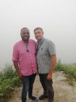 auf dem Weg nach Darjeeling: Bhawani und Andrej in Kurseong