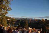 Generalife und Alhambra - im Hintergrund die Sierra Nevada mit dem Mulhacén, dem höchsten Berg der iberischen Halbinsel