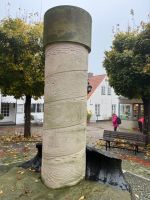 Geschichte der Insel Föhr auf einer Rundsäule