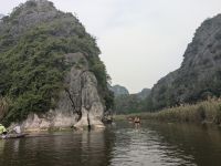 Mit Sampan-Booten durch die Trockene Halong Bucht