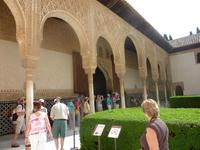 Besonders sehenswert war auch hier der Stuck an Säulen und Wänden