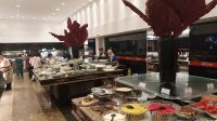 Buffet mit Churrasco bei Show-Abend in Brasilien Iguacu Wasserfälle.