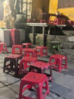 Restaurantstühle in Vietnam - kleine Höckerchen