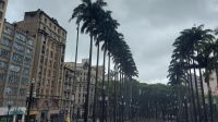 Blick aus der Kathedrale auf den Platz. Sao Paulo
