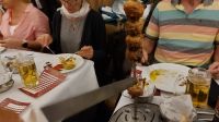 Rodizio beim Mittagessen in einer Churrascaria. Der Fleischspieß geht herum. Foto: Anette Rietz