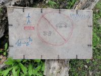 Wegschild: nur Wandern ist erlaubt