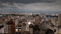 Panorama Sao Paulo am Abend. Dach-Restaurant. Abendessen. Foto: Anette Rietz