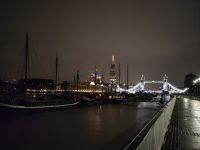 The Shard und Tower Bridge bei Nacht