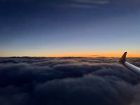 16. Tag – Ankunft in Deutschland – Sonnenuntergang hoch über Frankfurt