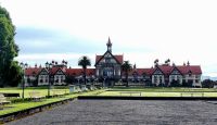 Kurparkhaus Rotorua (Bild März 2024), es ist leider gerade eingerüstet
