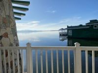 Spiegelglatt ist das Meer in der Bucht von Cienfuegos