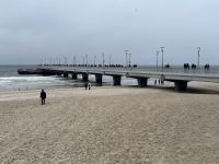 Spaziergang zur Mole am Strand von Kolberg