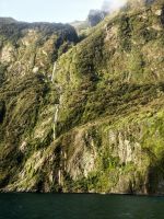 Ohne Regen sind die Wasserfälle dünne Rinnsale