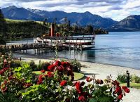 TSS Earnslaw vor Walters Peak Farm