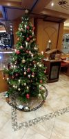 Tag 1 - Schön geschmückter Weihnachtsbaum im Hotel Christel Heimbuchenthal 