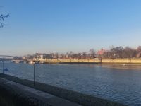 2024-Silvesterreise Krakau: Weichselufer vor dem Hotel Qubus