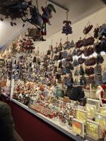 Geschenkestand auf dem Weihnachtsmarkt Plaza Mayor Madrid