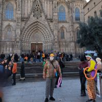 Barcelona Komische Touristen an der Kathedrale