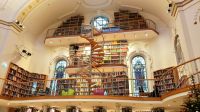 Der wunderschöne Kuppelsaal in der Landesbibliothek Vorarlberg in Bregenz. (Reise: Silvester am Bodensee)