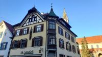 Wir bewundern die historischen Häuser auf unserer Stadtführung in Konstanz (Reise: Silvester am Bodensee)