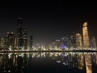 Abu Dhabi bei Nacht 