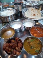 Mittagspause im indischen Restaurant 