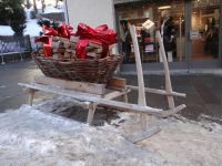 St. Ulrich, auf den Schlitten wurde früher transportiert, was möglich war