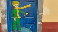 Madeira, Funchal, Rua Santa Maria mit Türbildern (der kleine Prinz)