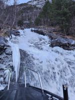 mit dem Boot in den Wasserfall