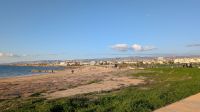 Blick auf den Strand des modernen Stadtteils von Paphos