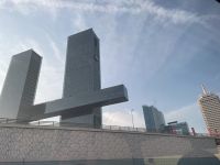 Fahrt entlang der Sheik Zayed Road nach Abu Dhabi