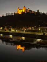 fantastische Impressionen am Abend des 31.12.2024 mit Blick auf die Festung Marienberg von der Alten  Mainbrücke aus