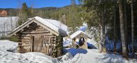 Mahdbrücke und alte Holzhütte