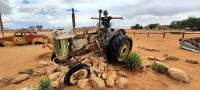 Namibia - Fahrt in die Namib Wüste - Boxenstopp in Solitaire