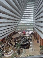 am Abreisetag: Lobby des Marina Bay Sands Hotels