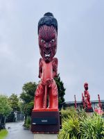 Tag 10 - Geschnitzte Maori-Figur 